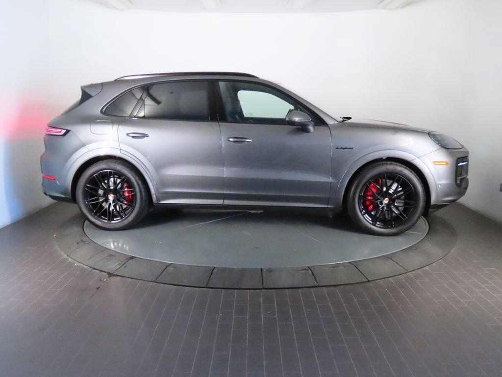 Certified 2026 Porsche Cayenne S AWD/4WD image 8