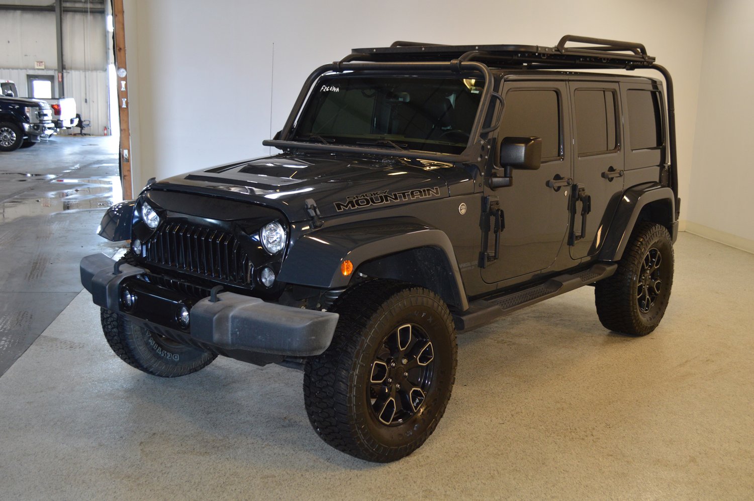 Used 2017 Jeep Wrangler Unlimited Sahara image 7