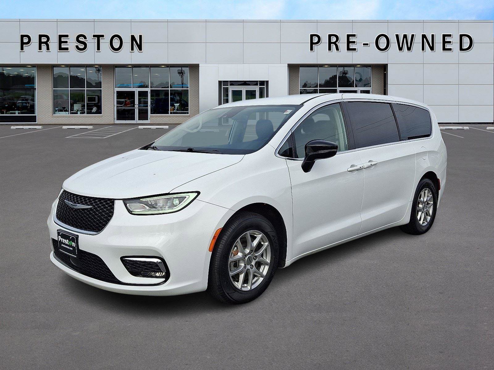 Certified 2024 Chrysler Pacifica Touring-L image 1