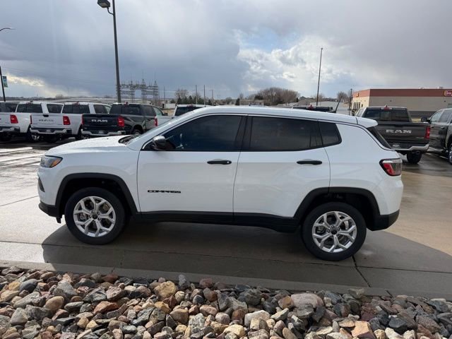Used 2025 Jeep Compass Sport image 4
