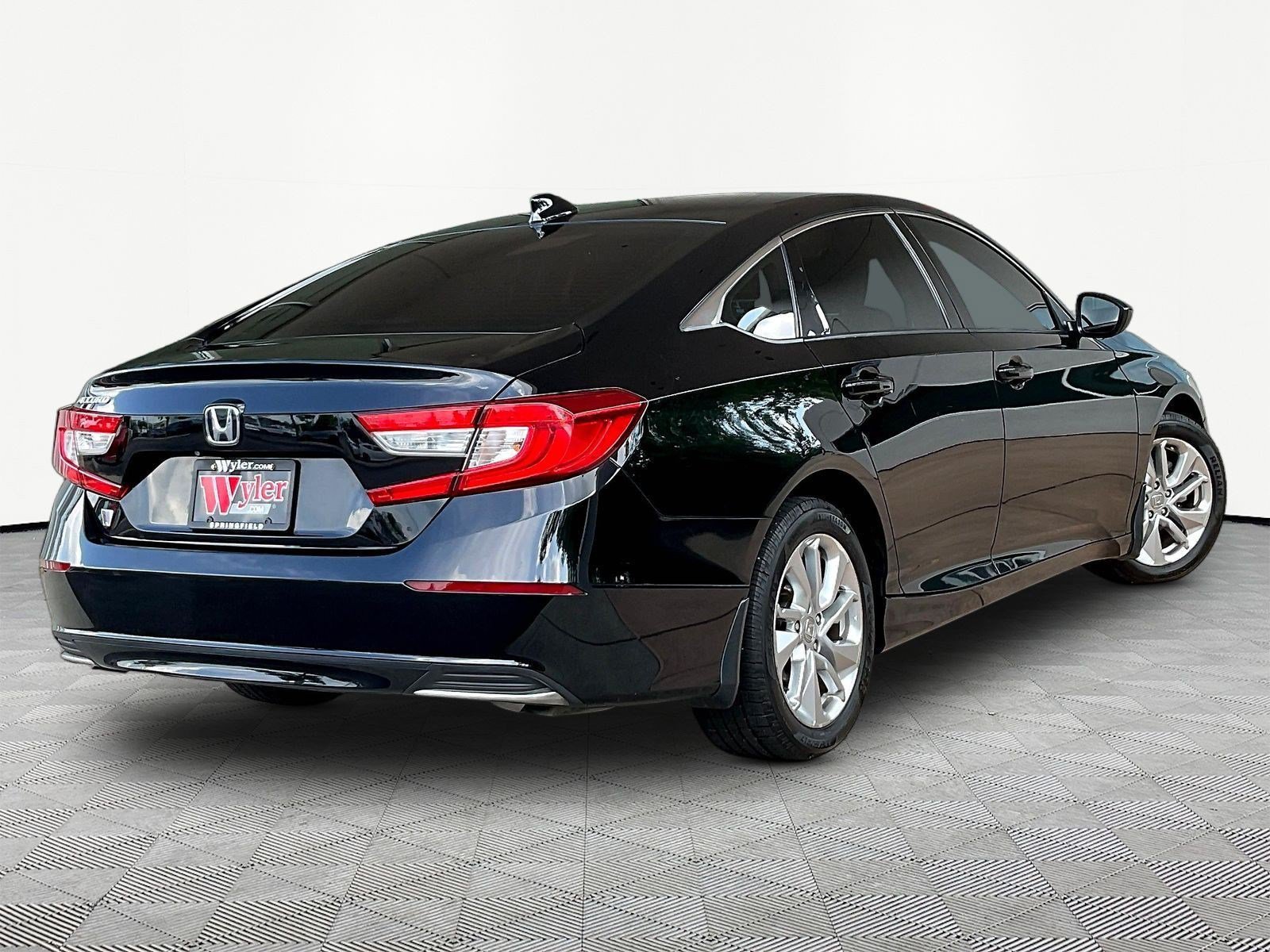 Used 2018 Honda Accord LX image 6