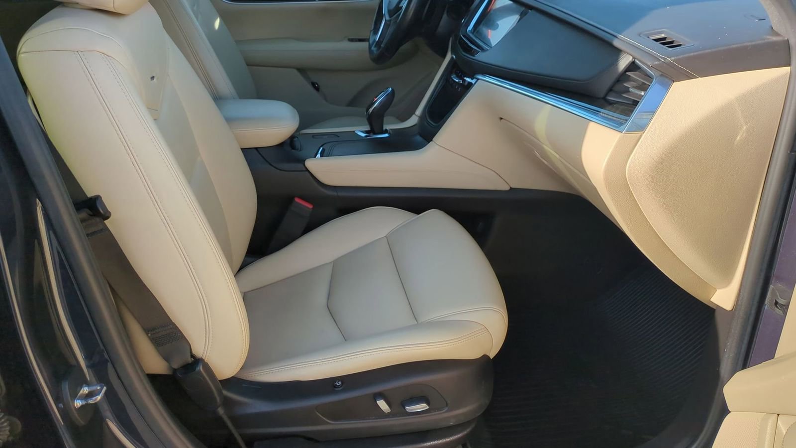 Used 2019 Cadillac XT5 FWD image 20