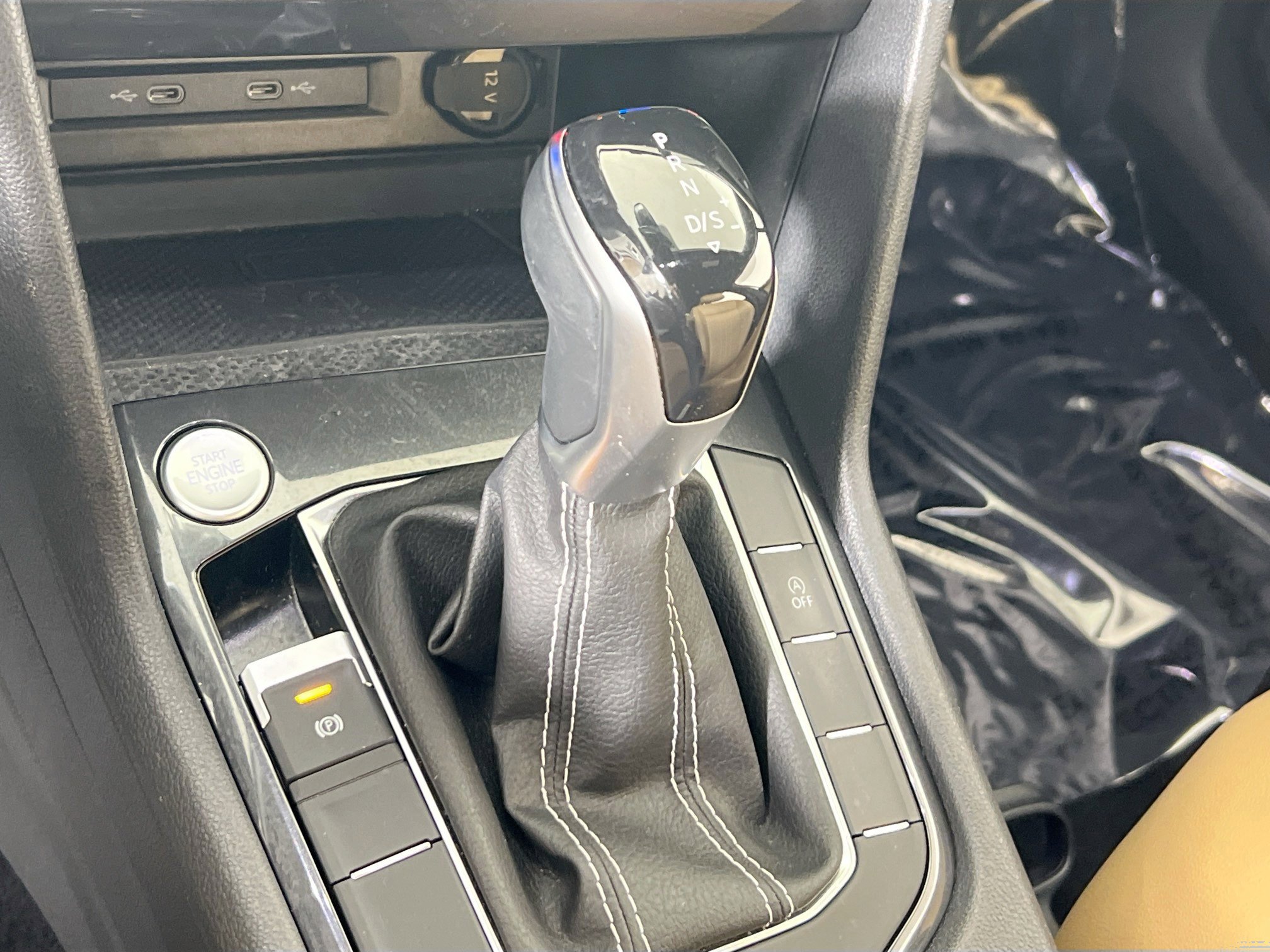 Used 2022 Volkswagen Tiguan SE AWD/4WD image 16