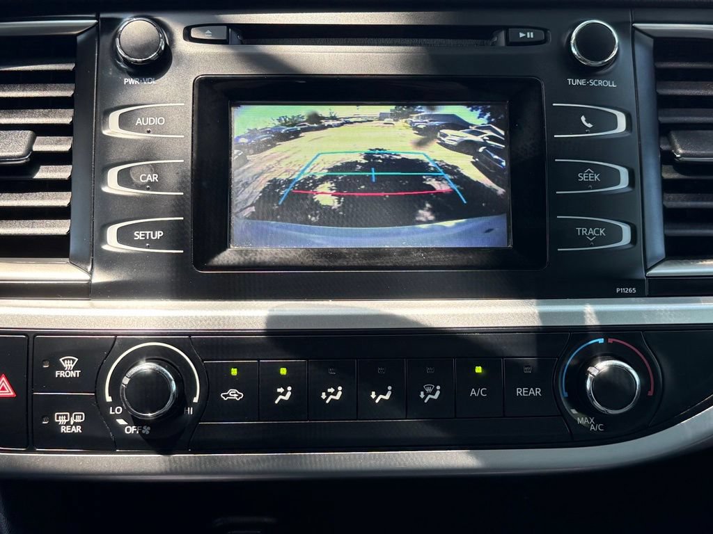Used 2016 Toyota Highlander LE AWD/4WD image 33