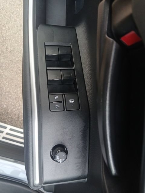 Used 2023 Toyota Highlander LE FWD image 47