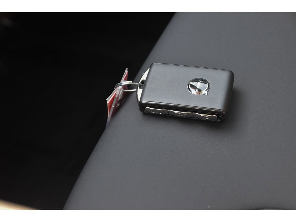 Certified 2026 Volvo XC60 B5 Plus w/ Protection Package Premier image 40