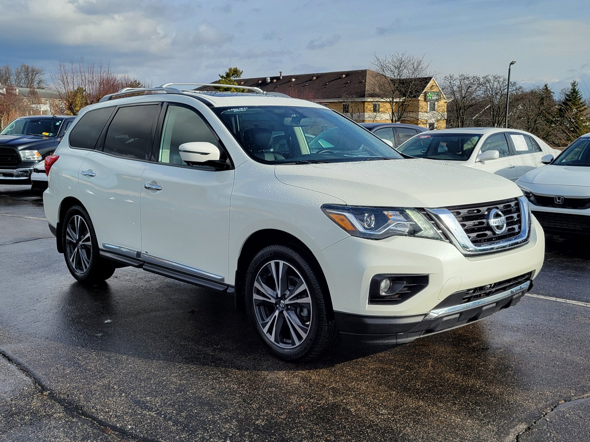 Used 2019 Nissan Pathfinder Platinum image 32