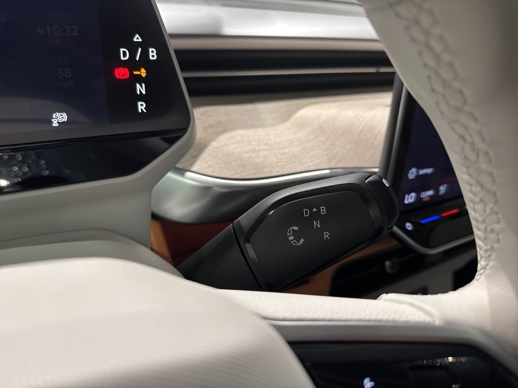 Used 2025 Volkswagen ID. Buzz 1st Edition image 26