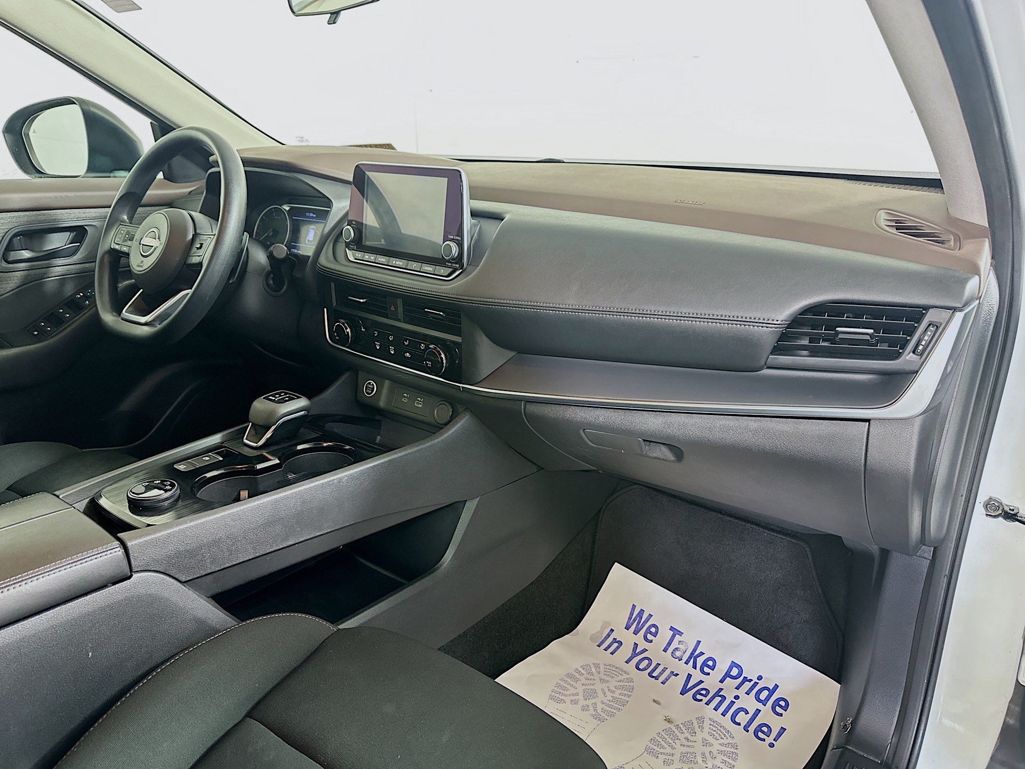 Used 2023 Nissan Rogue S AWD/4WD image 27