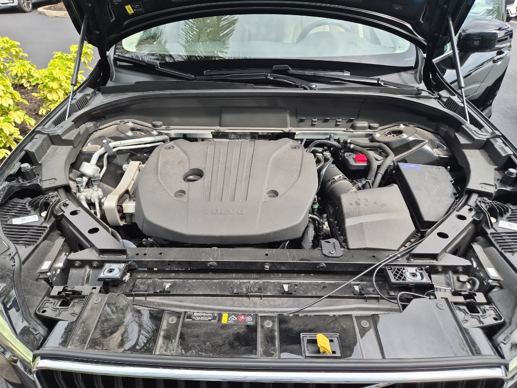 Used 2023 Volvo XC60 B5 Core w/ Climate Package FWD image 12