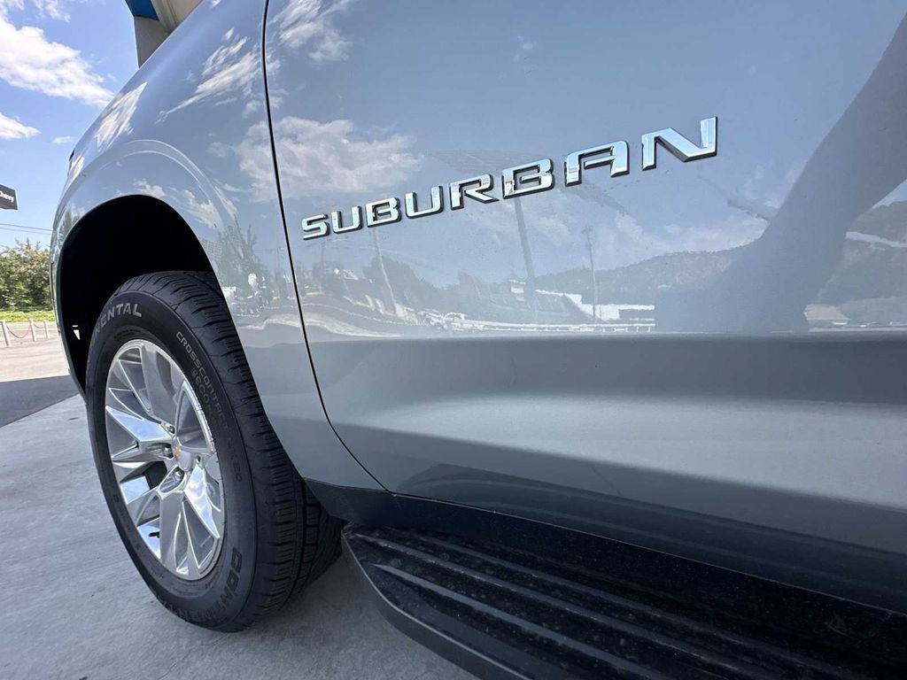 New 2025 Chevrolet Suburban Premier AWD/4WD image 31