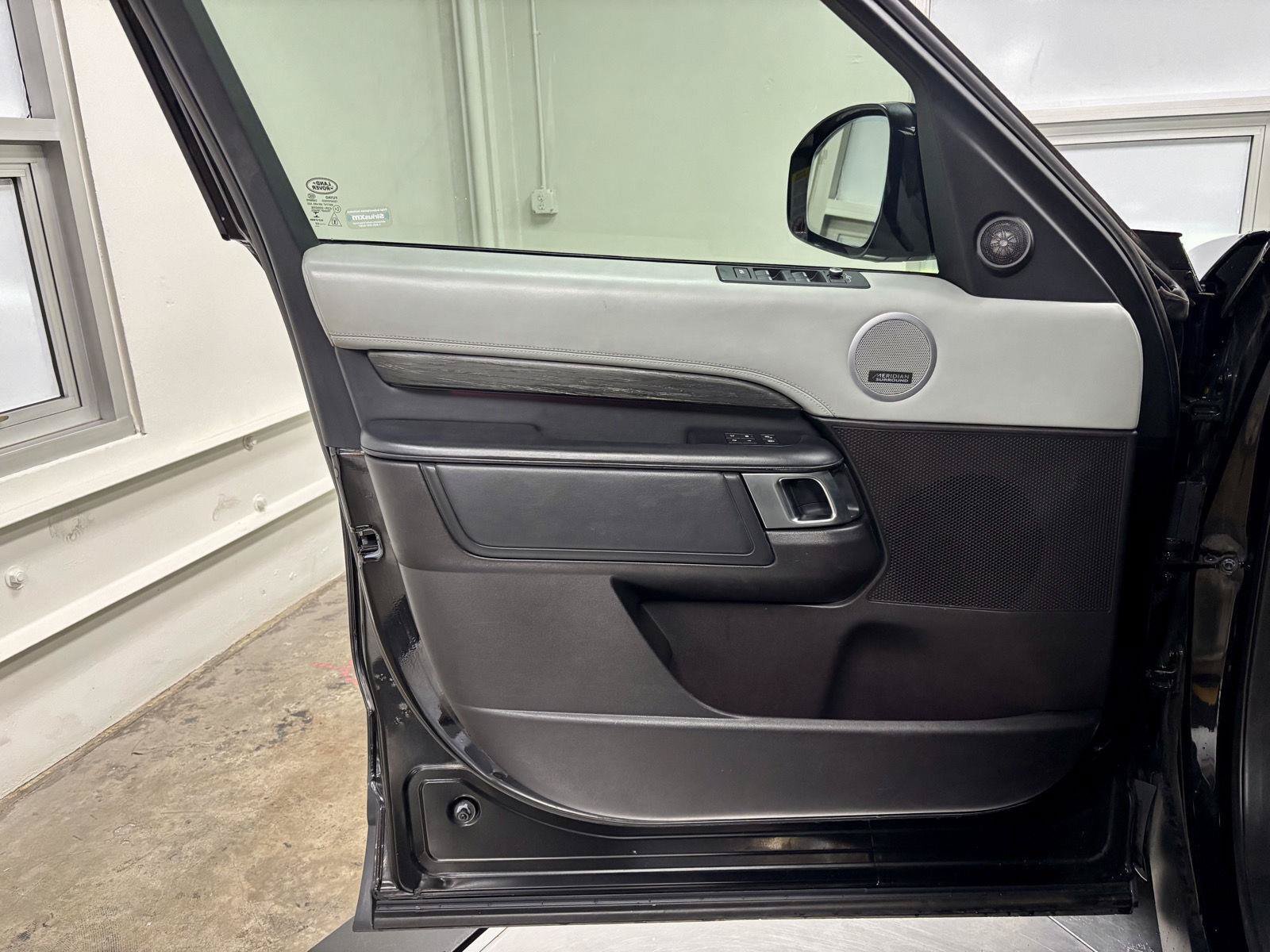 Used 2017 Land Rover Discovery HSE Luxury AWD/4WD image 13