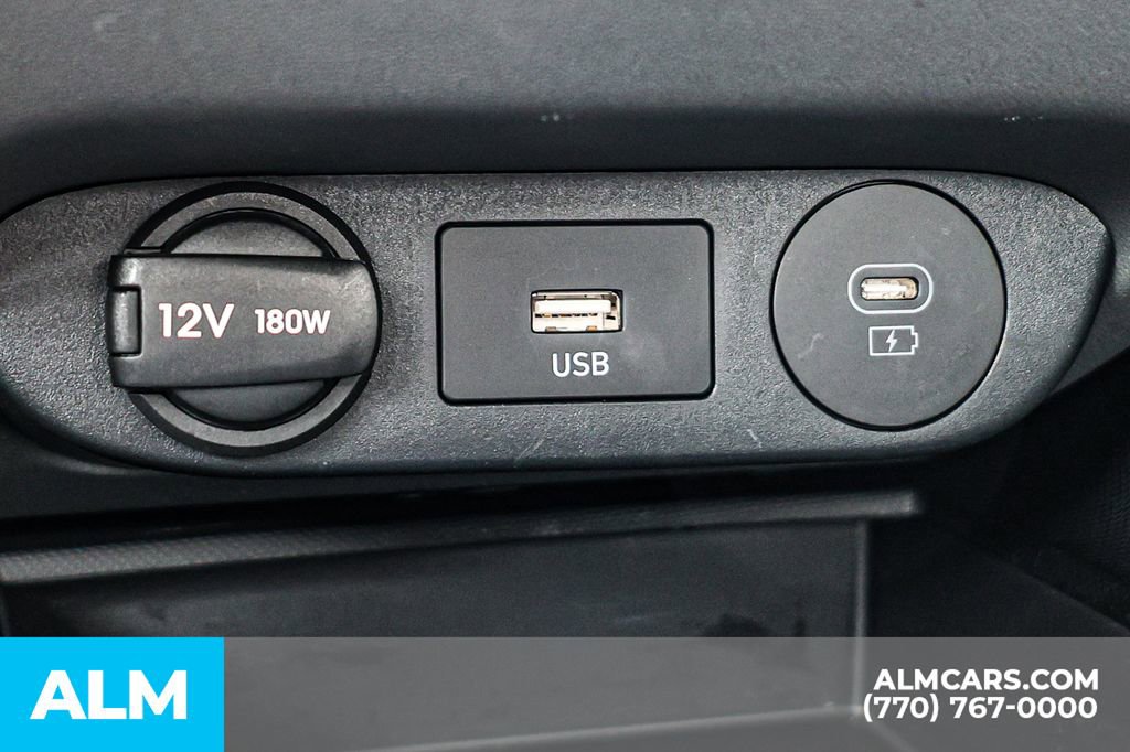 Used 2025 Hyundai Elantra SE FWD image 40