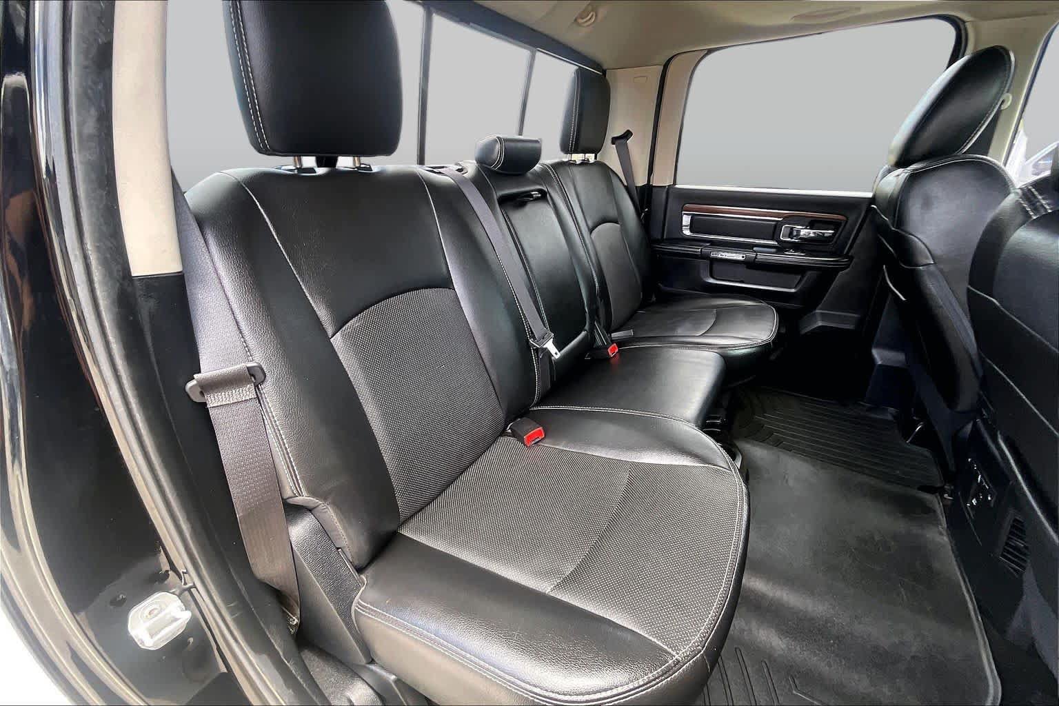 Used 2014 RAM 2500 Laramie w/ Black Appearance Group AWD/4WD image 18