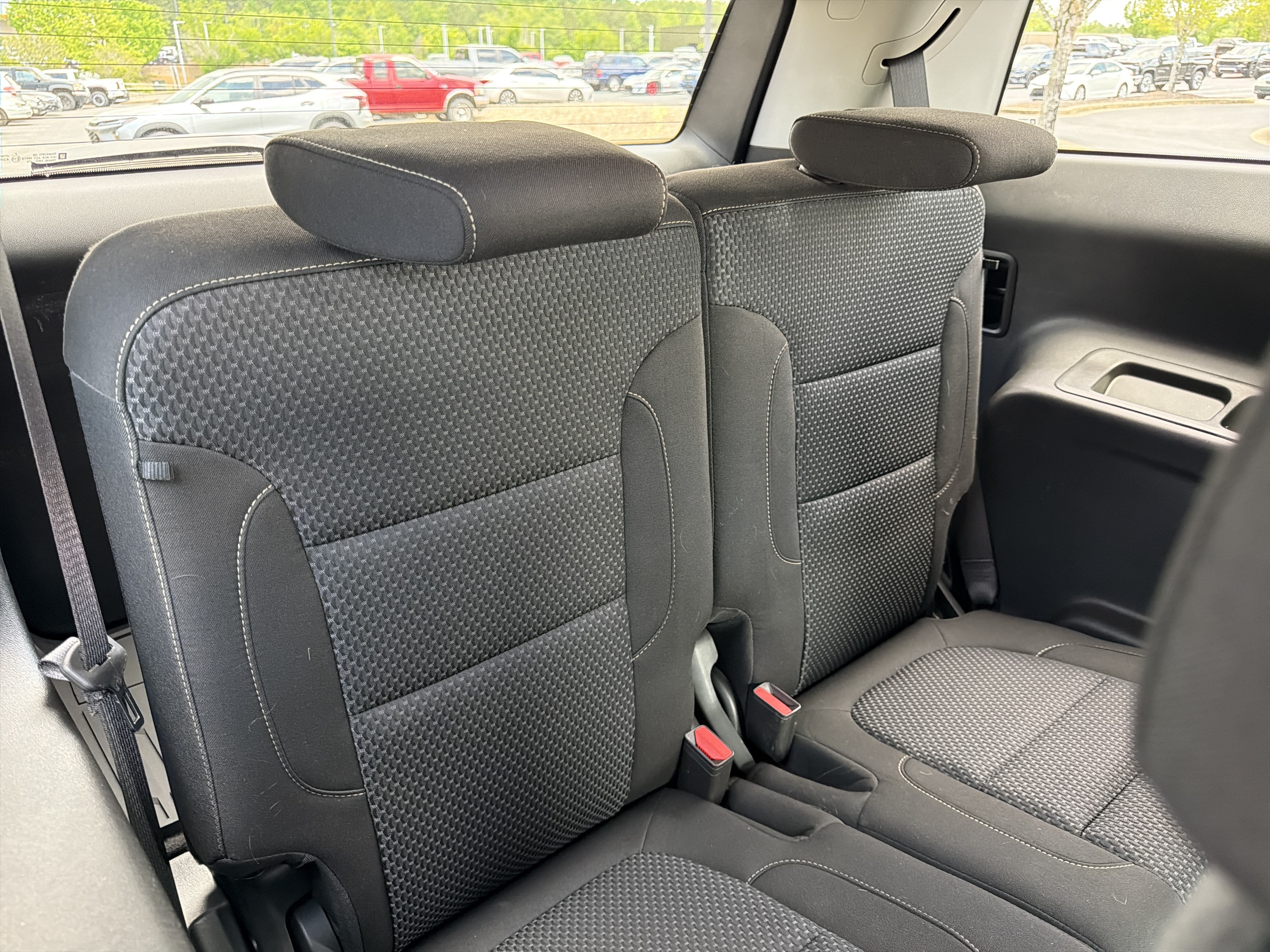 Used 2023 GMC Acadia SLE AWD/4WD image 17