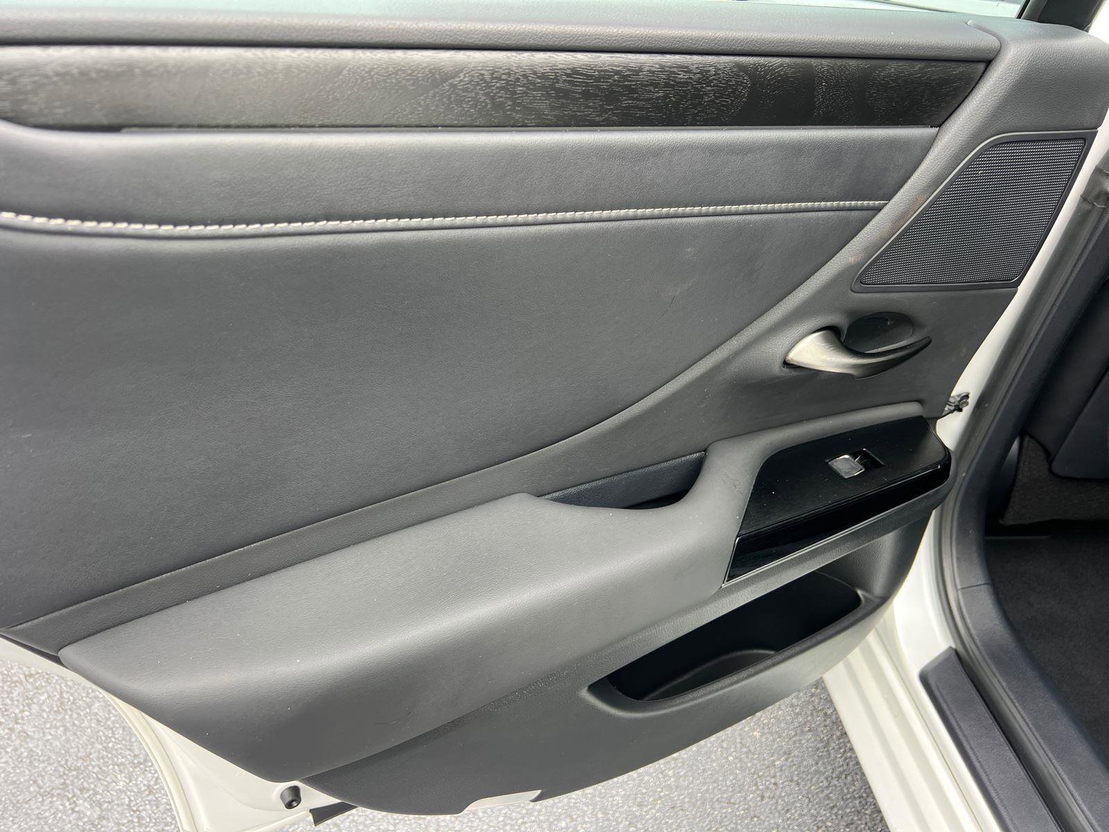 Used 2024 Lexus ES 350 w/ Technology Package image 22