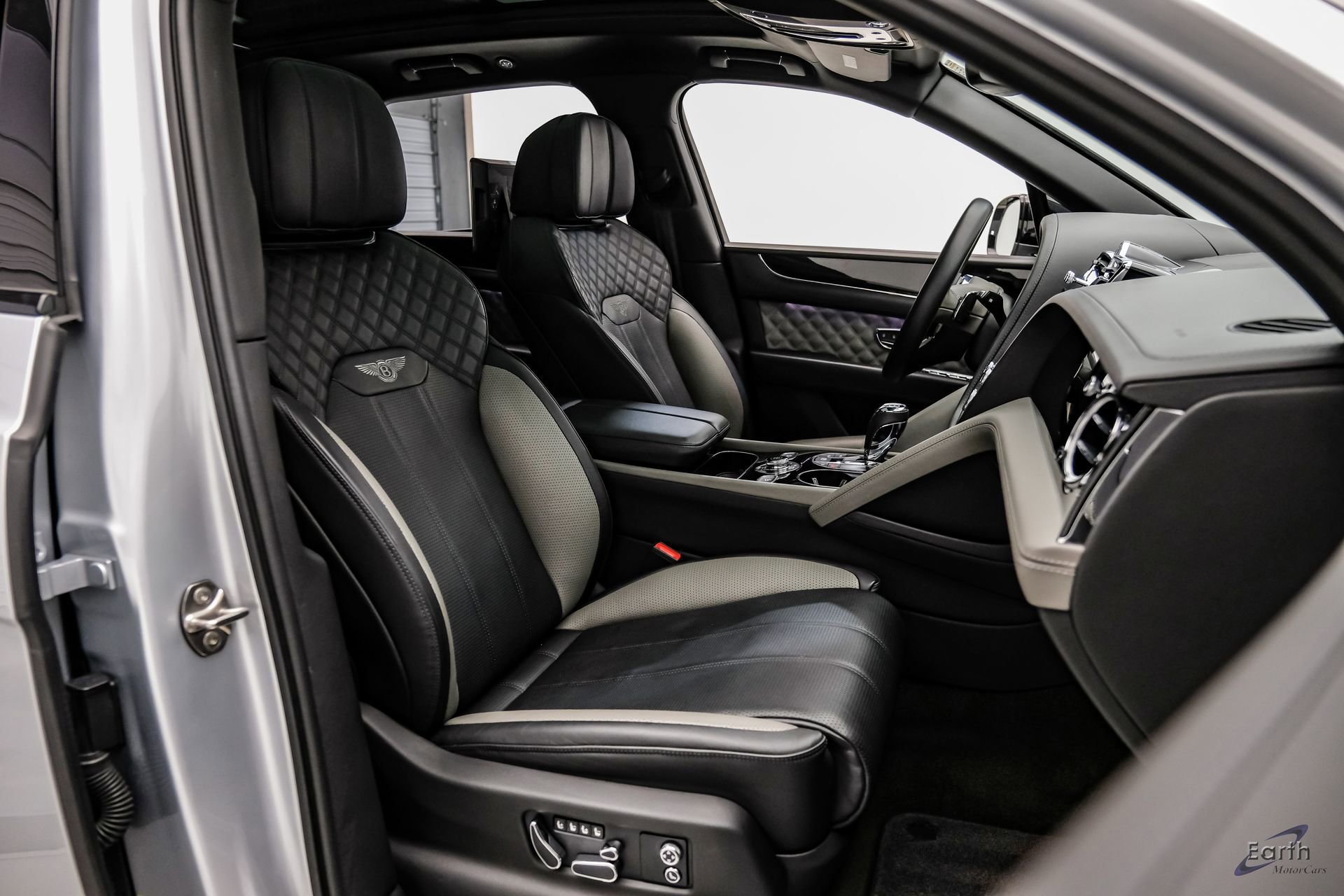 Used 2022 Bentley Bentayga AWD/4WD image 50