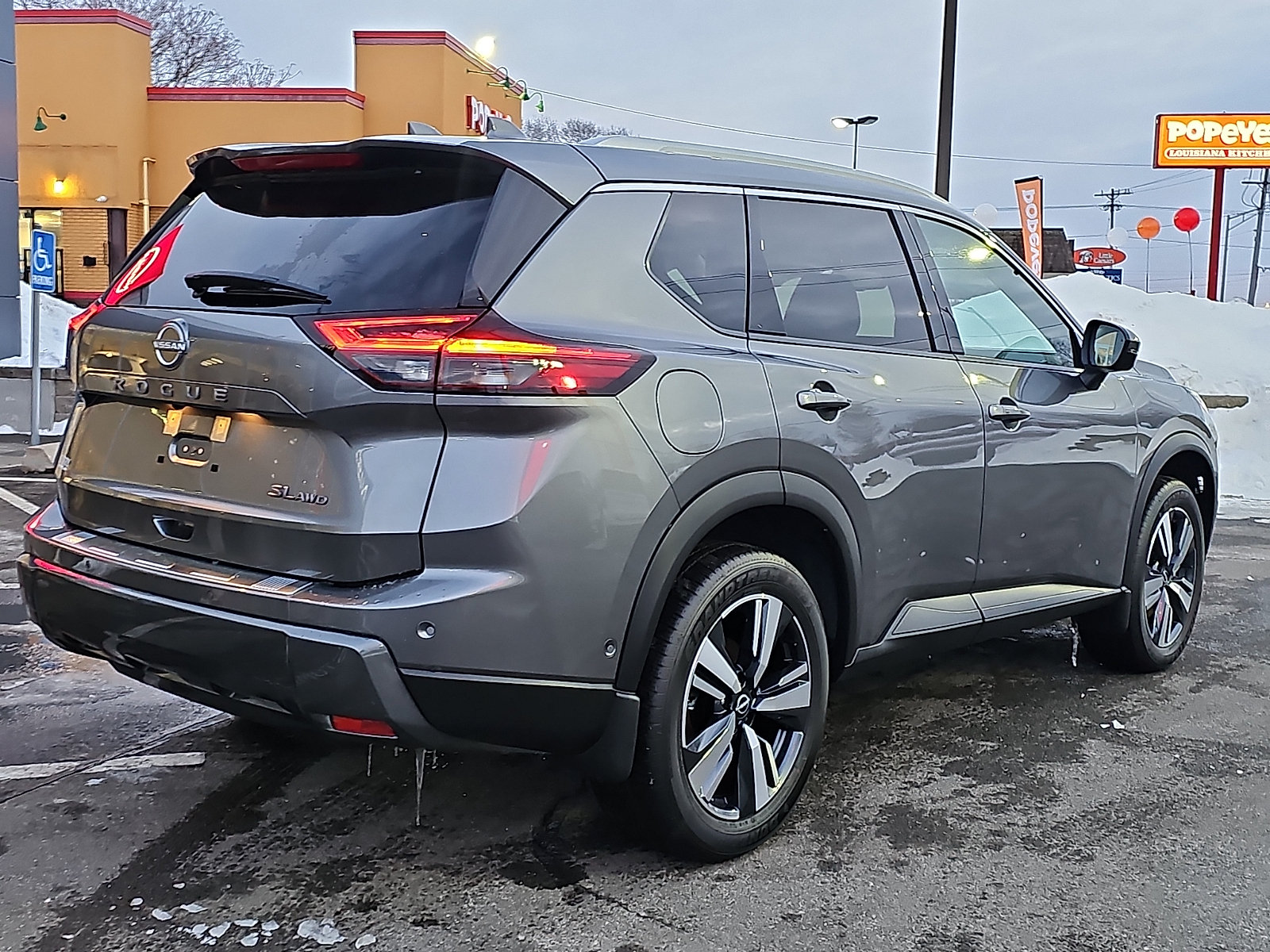 Used 2025 Nissan Rogue SL w/ Tech Package AWD/4WD image 7