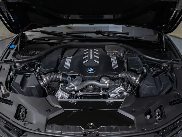Used 2023 BMW M550i xDrive w/ Executive Package AWD/4WD image 4
