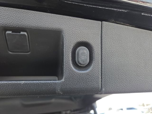 Used 2015 Chevrolet Tahoe LT image 17