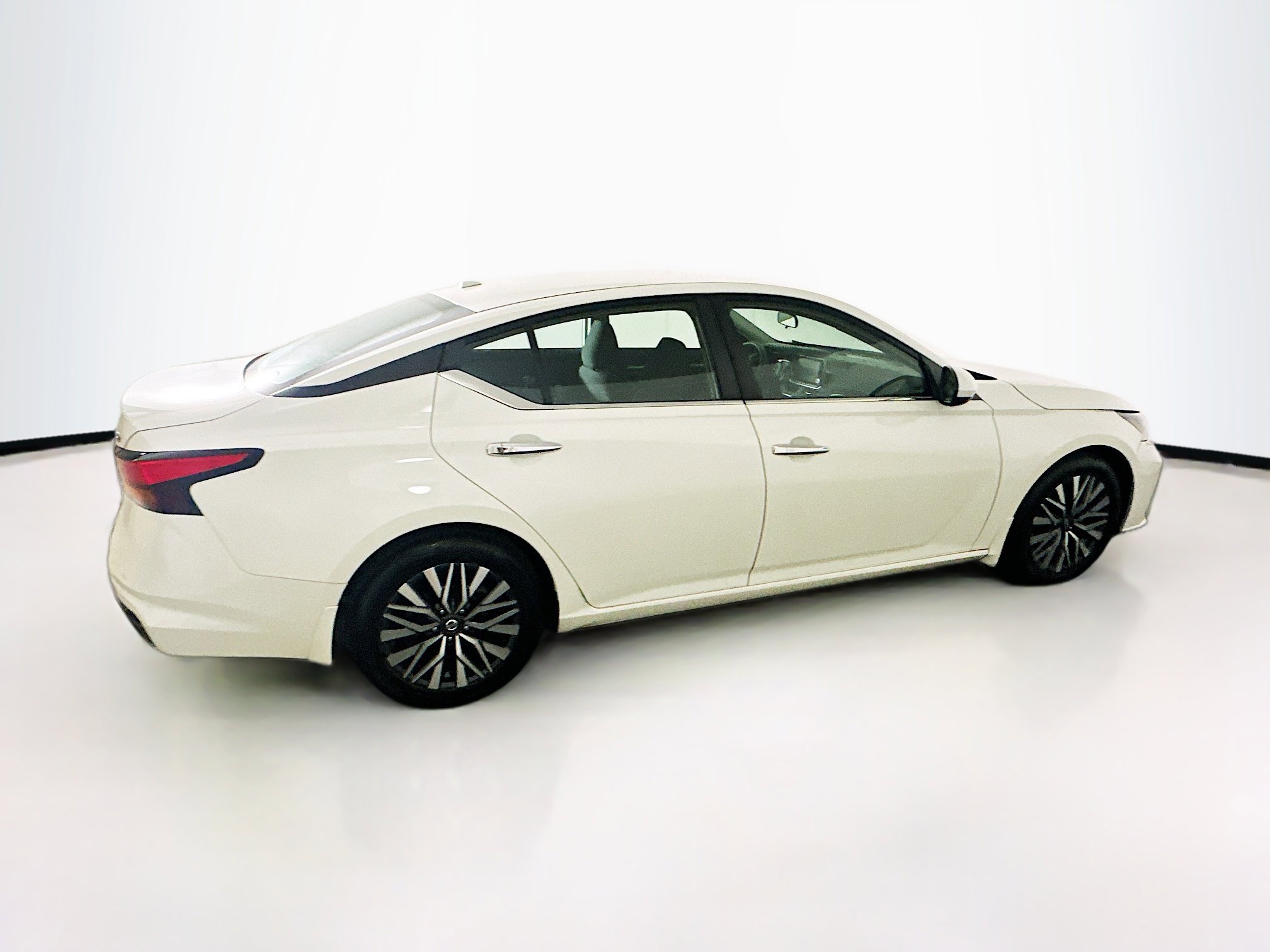 Used 2023 Nissan Altima 2.5 SV image 10