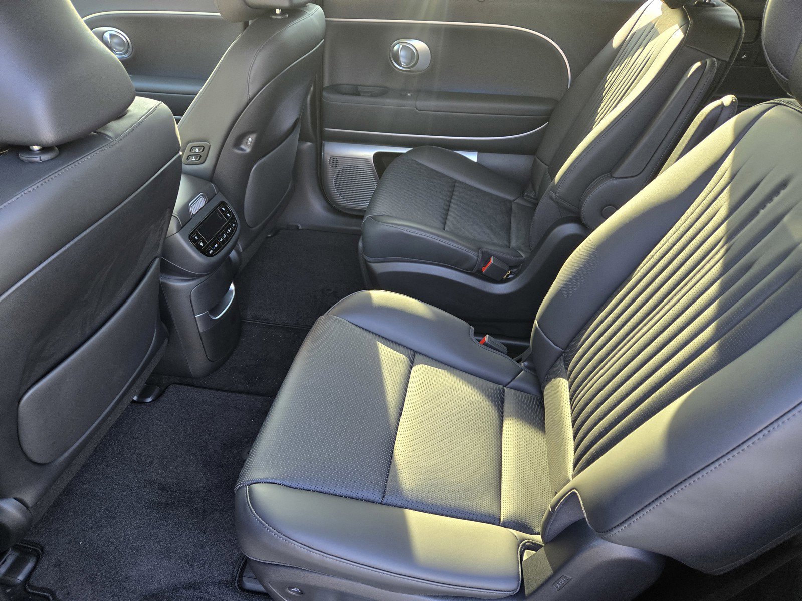 New 2026 Hyundai Ioniq 9 Calligraphy image 16