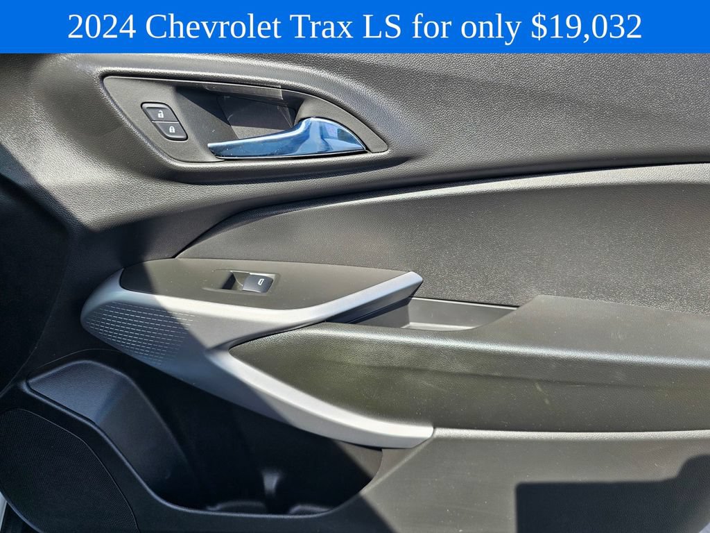 Used 2024 Chevrolet Trax LS FWD image 10
