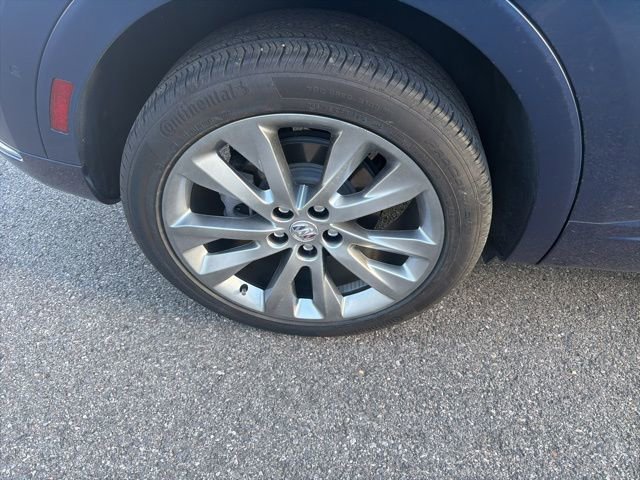 Used 2023 Buick Envision Avenir image 9