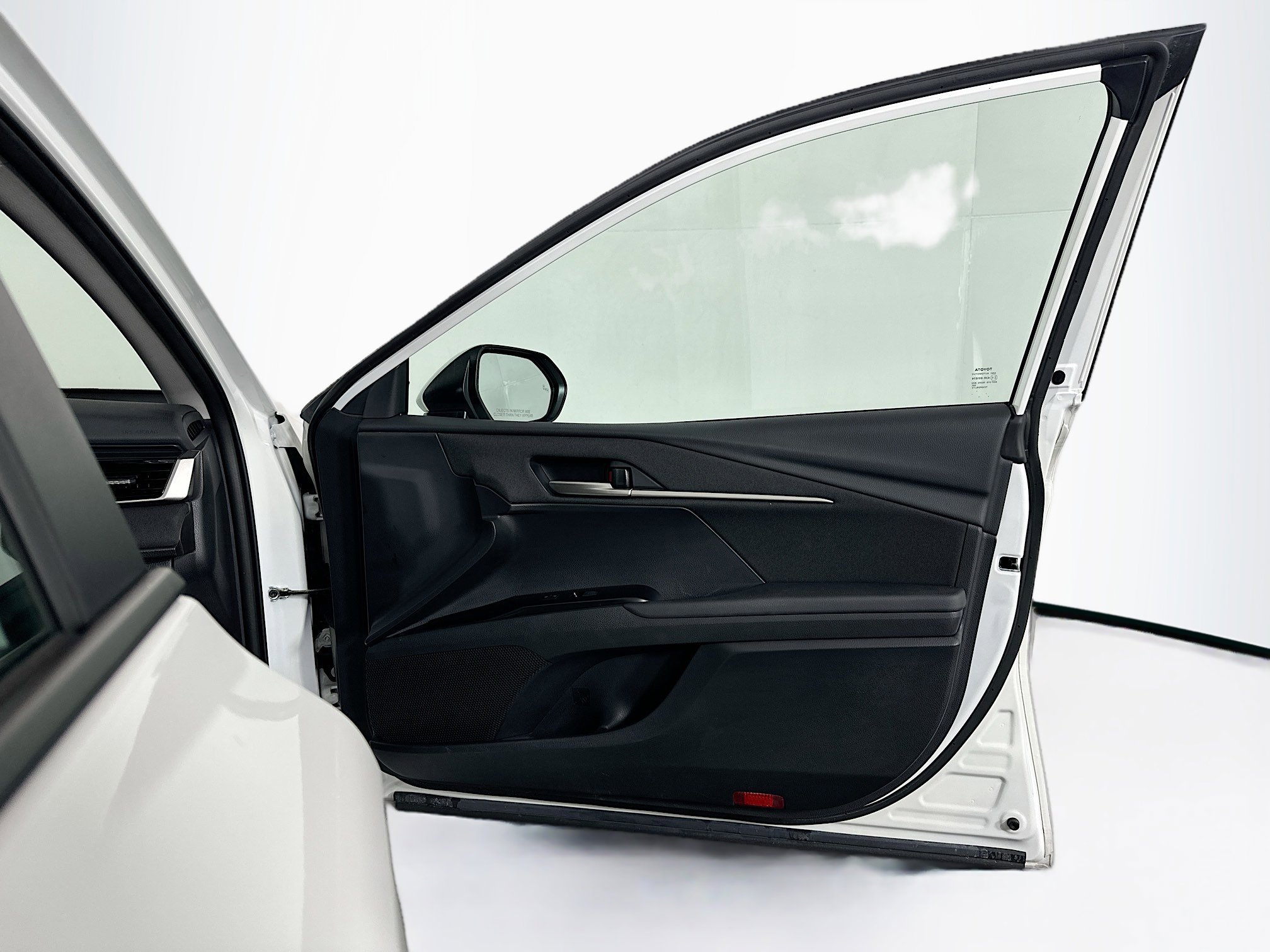 Used 2025 Toyota Camry LE image 31