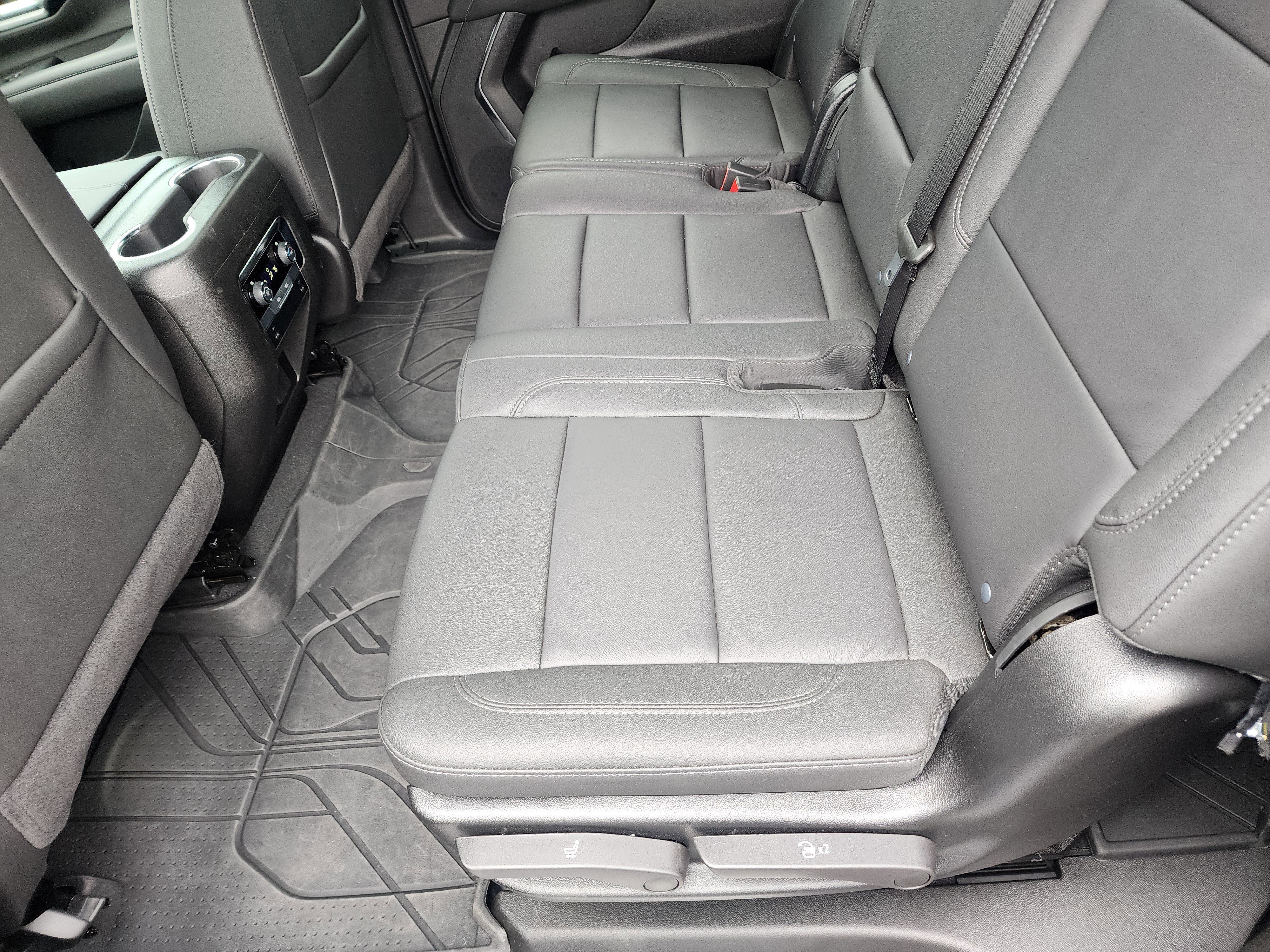 Used 2026 Chevrolet Suburban LT image 14