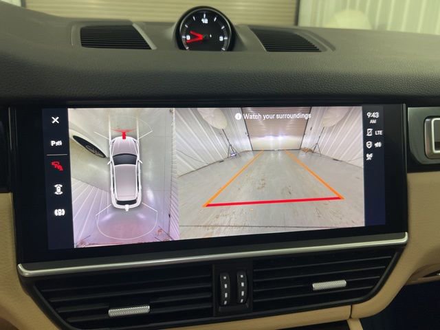 Used 2023 Porsche Cayenne Platinum Edition image 32