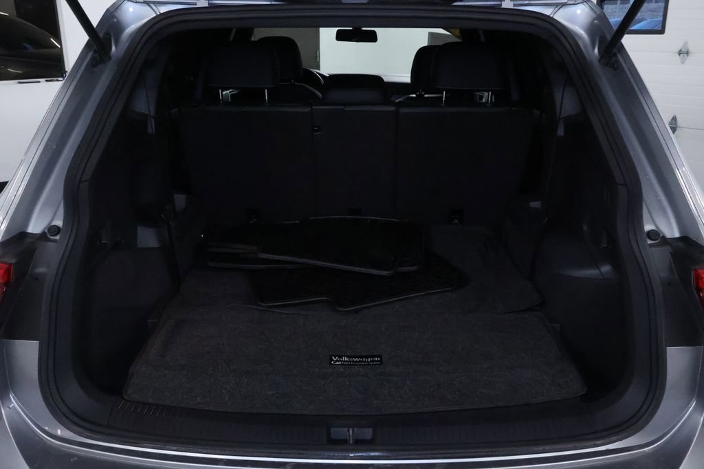 Used 2021 Volkswagen Tiguan SE R-Line w/ 3rd Row Seat Package image 18