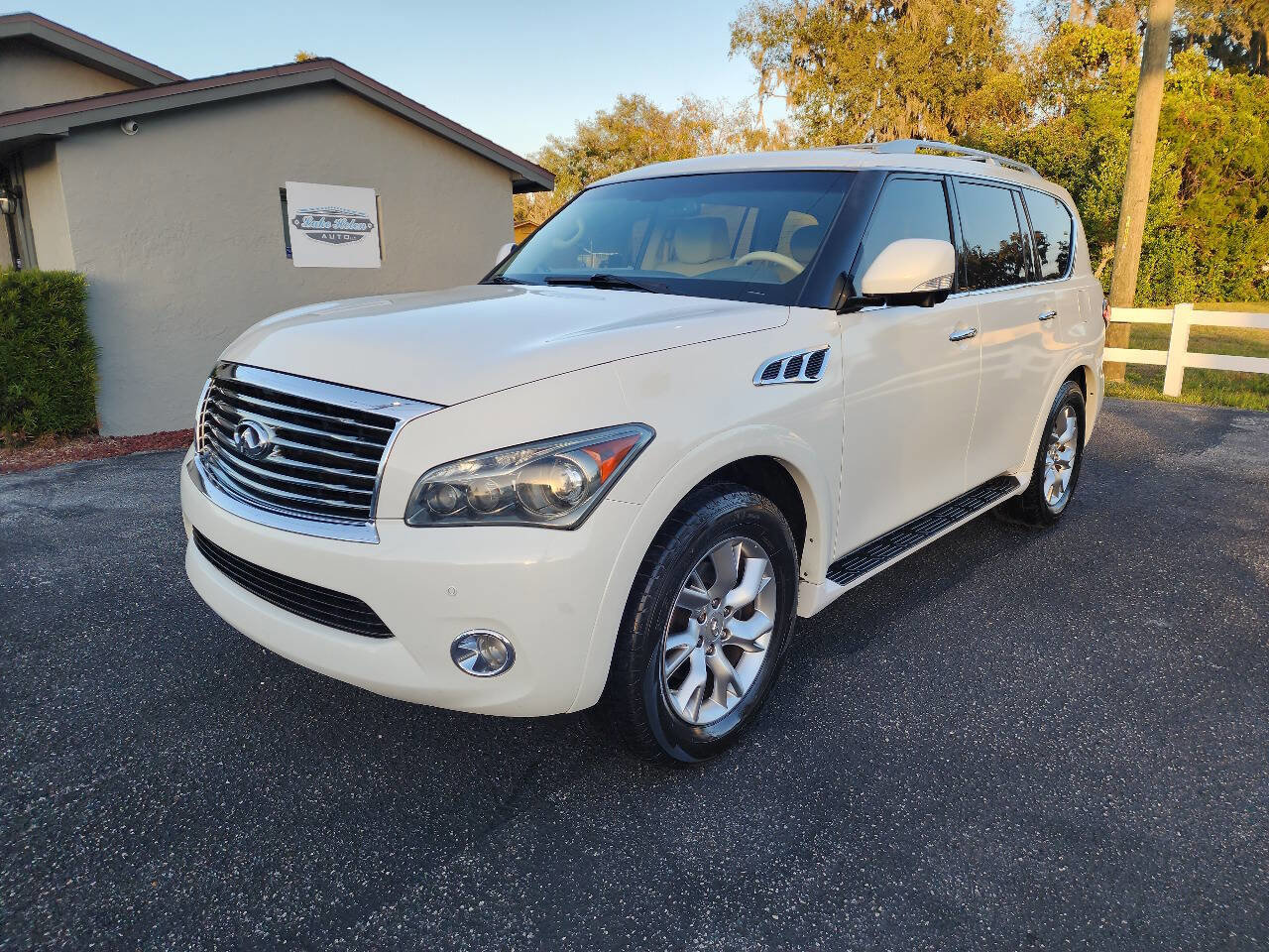 Used 2012 INFINITI QX56 2WD w/ Theater Pkg image 1