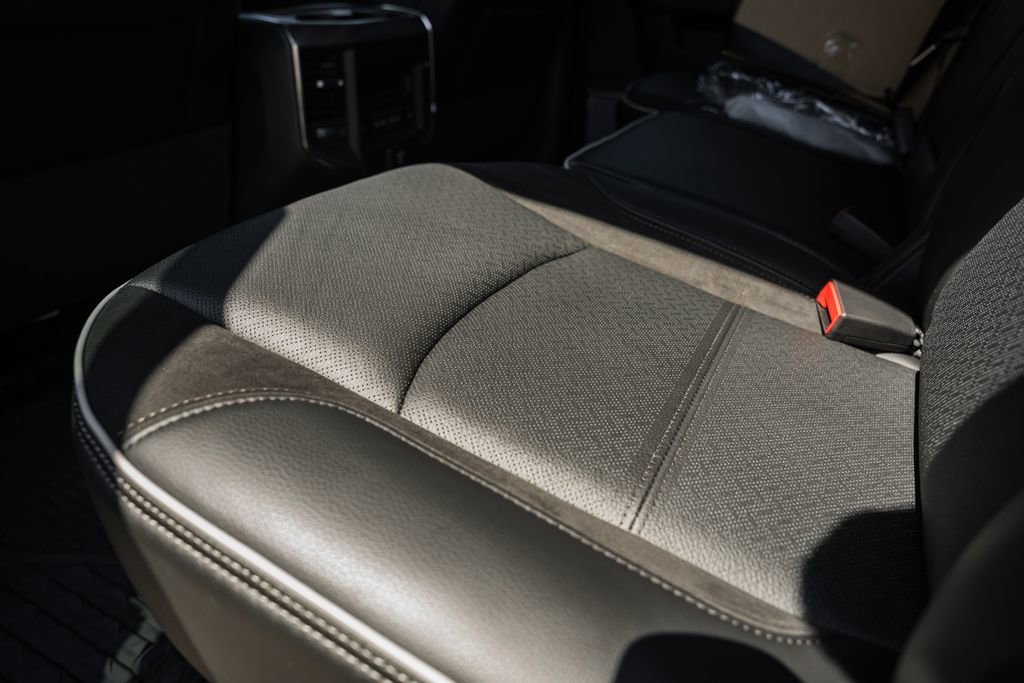 New 2026 RAM 2500 Laramie AWD/4WD image 38