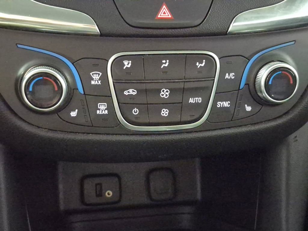 Used 2018 Chevrolet Equinox LT FWD image 18
