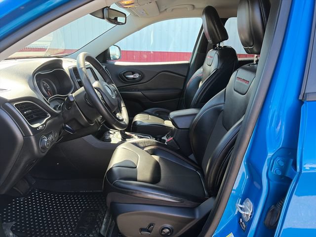 Used 2023 Jeep Cherokee Trailhawk w/ Trailer Tow Group AWD/4WD image 22