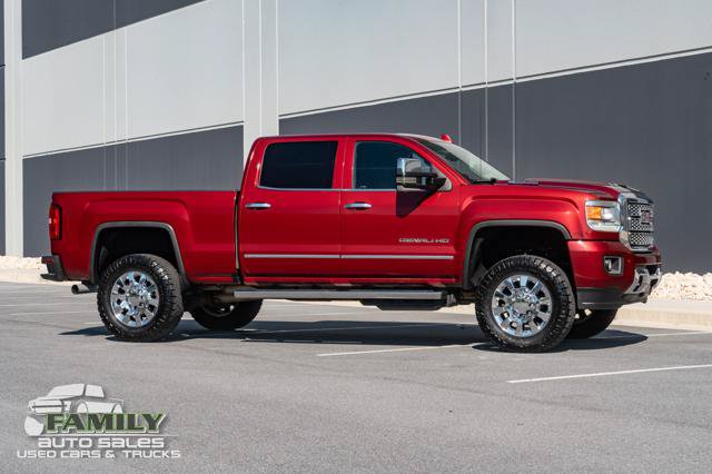 Used 2018 GMC Sierra 2500 Denali w/ Duramax Plus Package AWD/4WD image 11