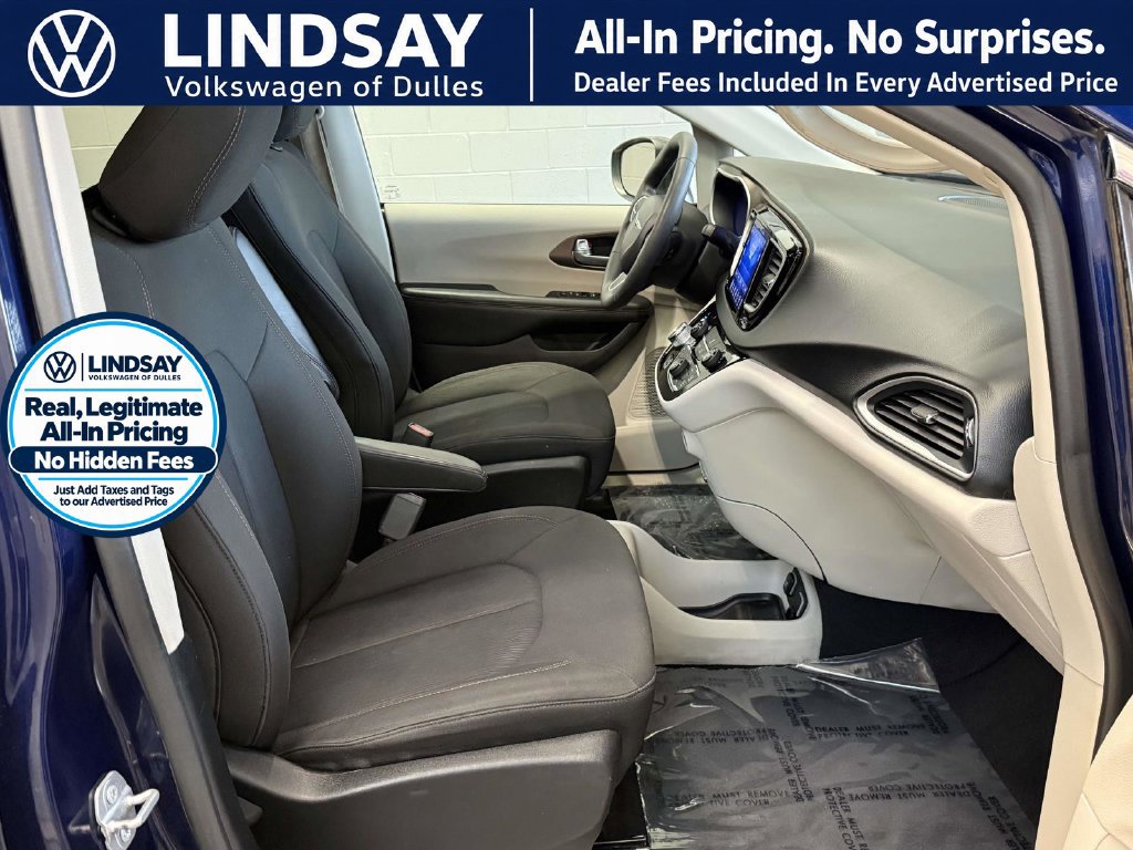 Used 2017 Chrysler Pacifica Touring FWD image 11