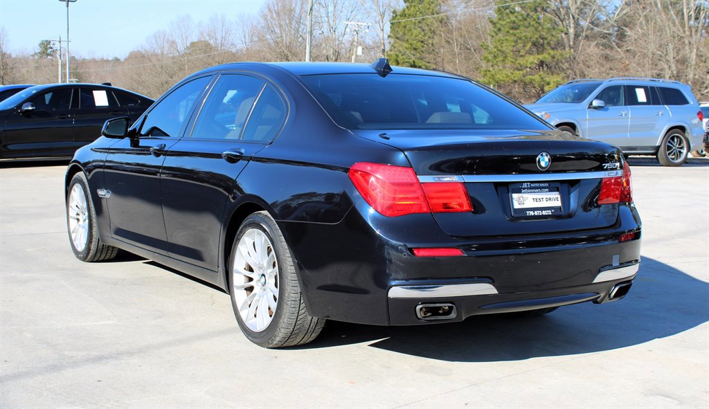 Used 2010 BMW 750i xDrive image 5