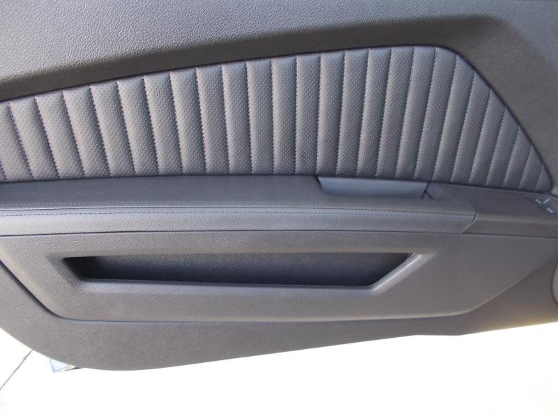 Used 2011 Ford Mustang Shelby GT500 w/ SVT Performance Pkg image 60