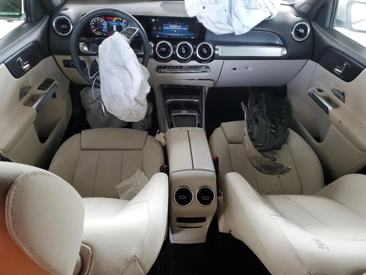 Used 2025 Mercedes-Benz GLB 250 4MATIC image 8