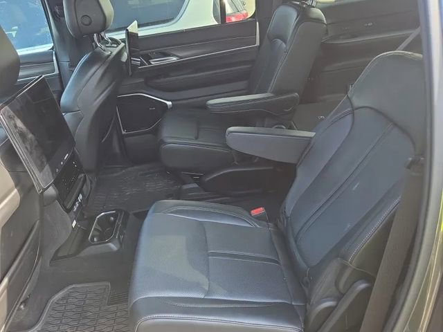 Used 2024 Jeep Wagoneer L Series III w/ Premium Group I AWD/4WD image 6
