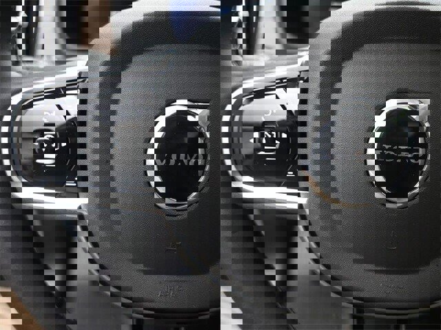 Used 2026 Volvo XC90 B6 Plus w/ Protection Package Premier image 15