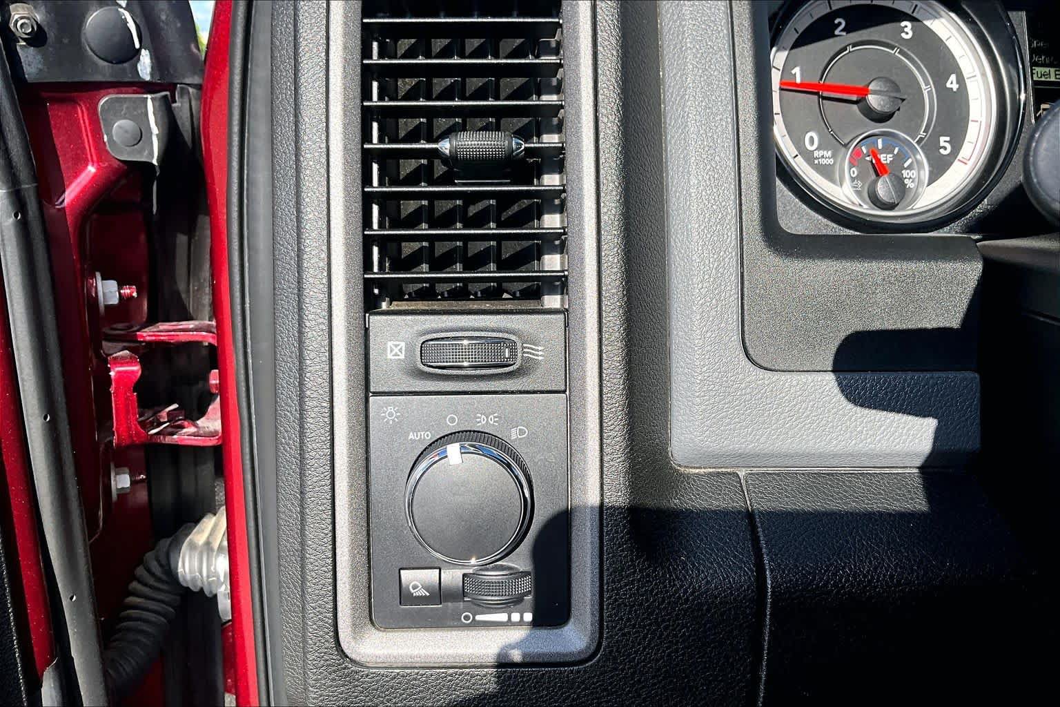 Used 2019 RAM 1500 Tradesman w/ Chrome Appearance Group RWD image 35