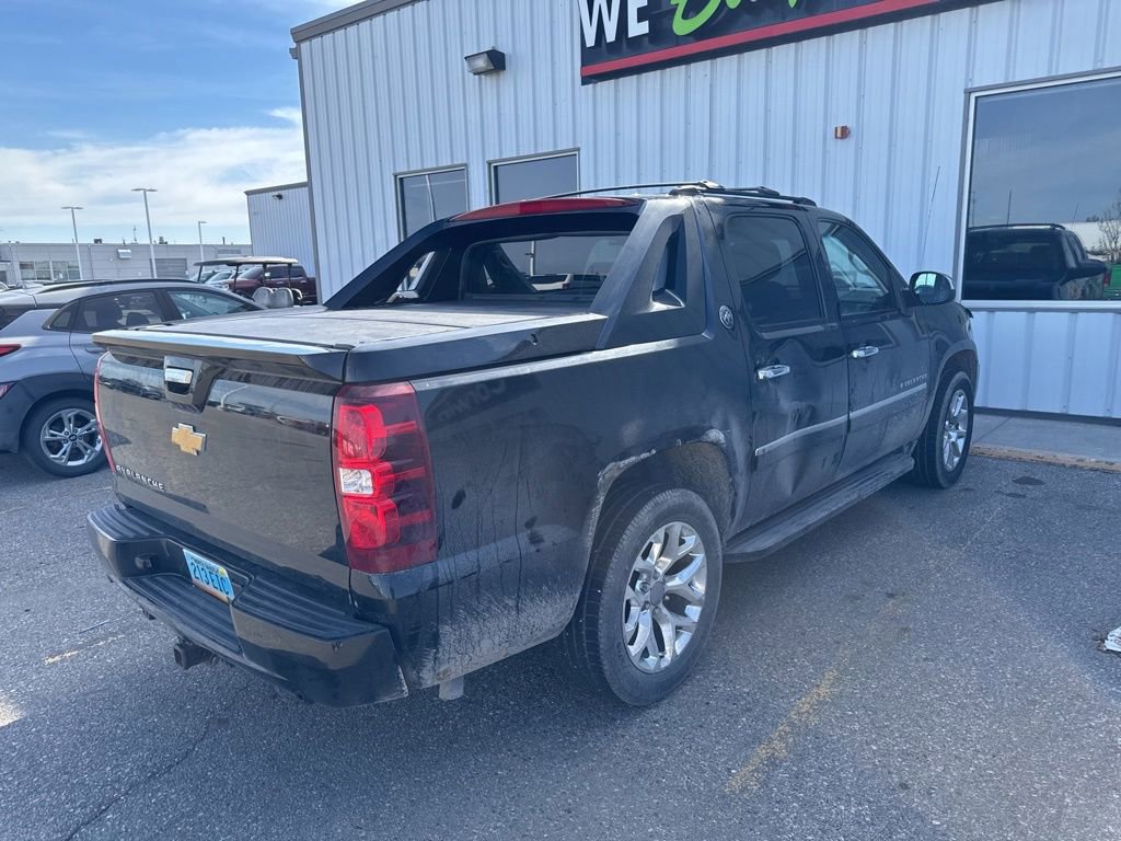 Used 2013 Chevrolet Avalanche LTZ AWD/4WD image 8