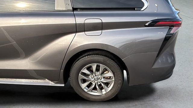 Used 2024 Toyota Sienna XLE image 34