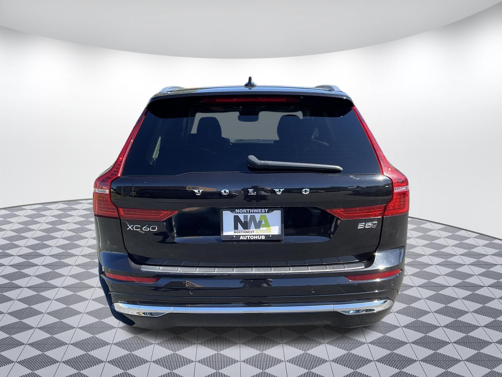 Used 2023 Volvo XC60 B5 Plus AWD/4WD image 4