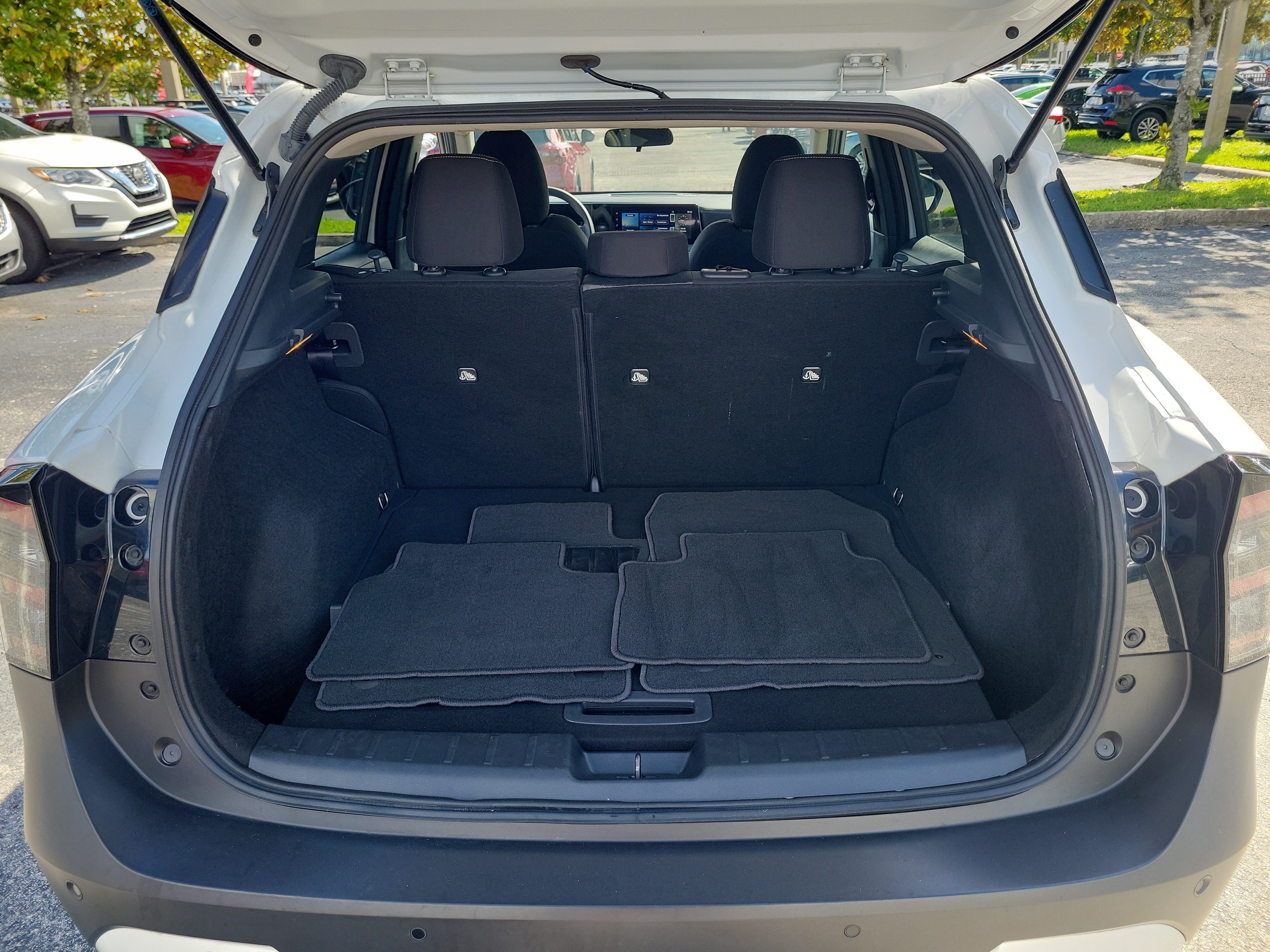 Certified 2025 Nissan Kicks SV FWD image 6