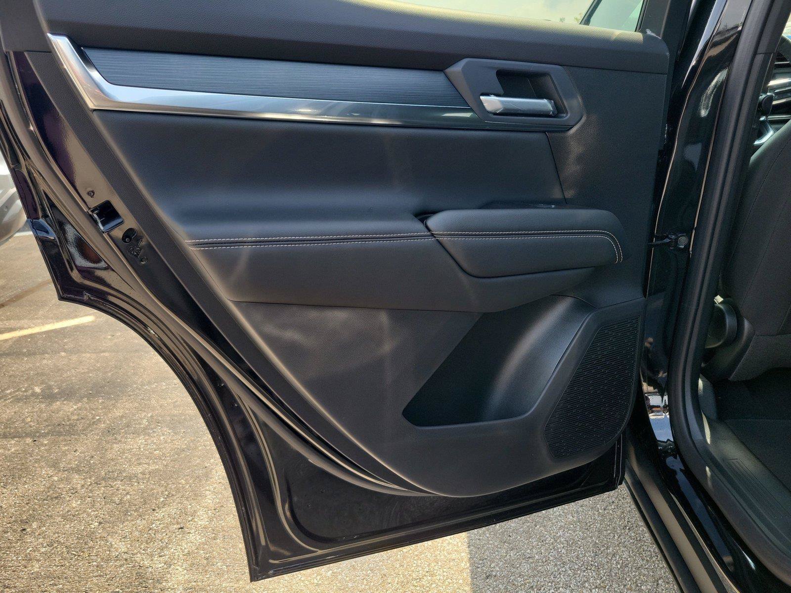 New 2027 GMC Terrain Elevation FWD image 17