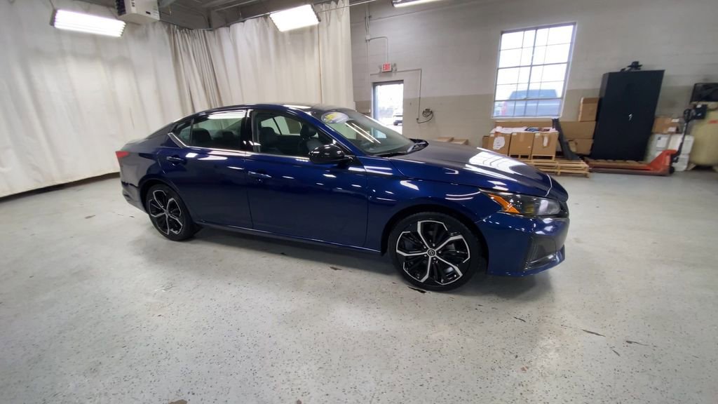 Used 2024 Nissan Altima 2.5 SR image 3